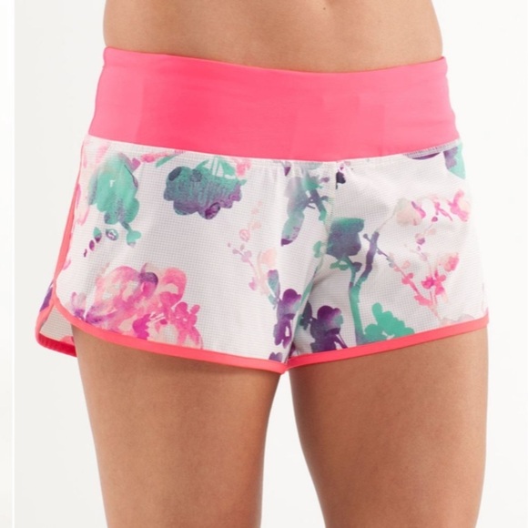 Lululemon Run: Ultra Short II Blurred Blossoms Fossil / Flash - Picture 3 of 16